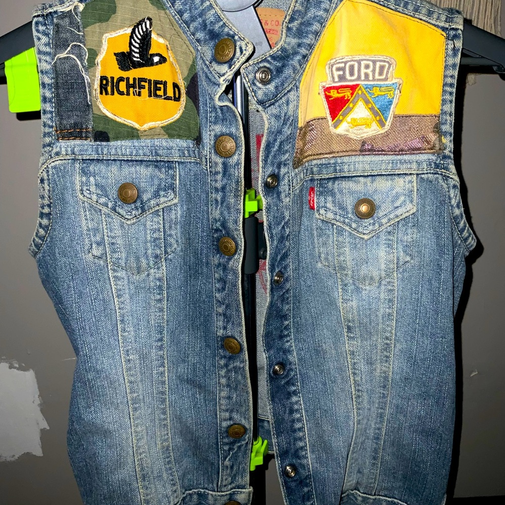 Xsmall Levi vest still in good condition vintage only